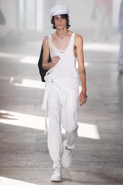 Look 29